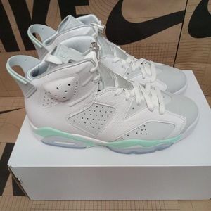 Brand New! Women’s Jordan 6 Retro-Mint Foam Size:9